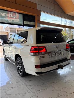 تويوتا لاندكروزر